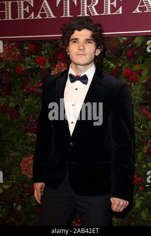 Fra Gebühr besucht die 65 Evening Standard Theater Awards an das London Coliseum, London. Stockfoto