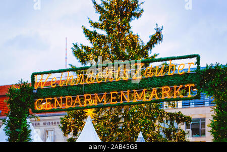 Weihnachtsmarkt am Gendarmenmarkt im Winter Berlin in Deutschland reflex Stockfoto