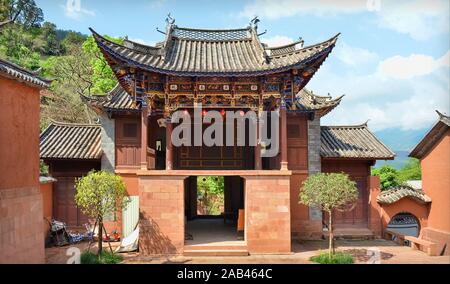 Traditionelles Theater im Dorf Nuodeng, Provinz Yunnan, China. 04-27-2016 Stockfoto