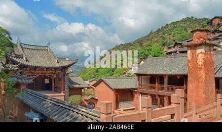 Traditionelles Theater im Dorf Nuodeng, Provinz Yunnan, China. 04-27-2016 Stockfoto