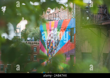 New York: Wandmalerei von Eduardo Kobra eine der kultigsten Fotos aller Zeiten feiern, der 1945 V-J Day im Times Square von Alfred Eisenstaedt Stockfoto