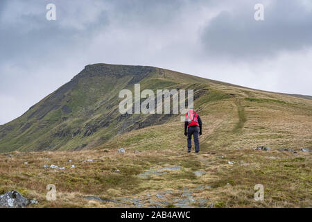 Walker auf Wildschwein fiel, Mallerstang, die in den Yorkshire Dales, England, Großbritannien Stockfoto