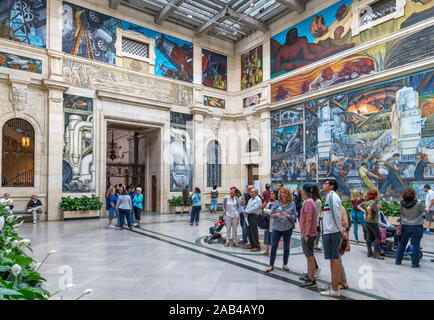 Diego Rivera Wandbild. Die Detroit Industry Murals von Diego Rivera (1886-1957) im Rivera Court, Detroit Institute of Arts, Detroit, Michigan, USA Stockfoto