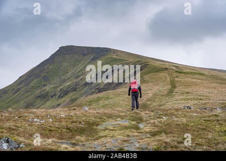 Walker auf Wildschwein fiel, Mallerstang, die in den Yorkshire Dales, England, Großbritannien Stockfoto