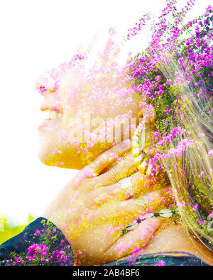 Double Exposure Profil Porträt einer jungen, lächelnd die natürliche Schönheit mit schönen lila Bougainvillea Blumen kombiniert Stockfoto