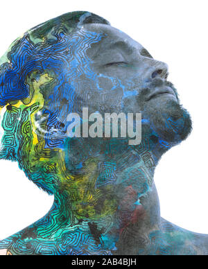 Paintography. Double Exposure Portrait eines bärtigen Mannes neigen den Kopf zurück, kombiniert mit handgefertigtem Gemälde von Maze wie Linien und bunten watercol Stockfoto