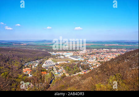 Blick auf die Stadt Thale im Harz aus der Luft. Sachsen-anhalt, Deutschland Stockfoto