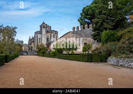 Die Außenseite des mittelalterlichen Templer Ritter Kloster Convento de Cristo in Tomar Portugal Stockfoto