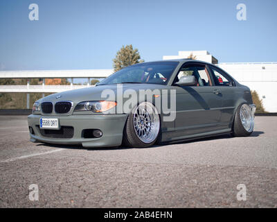 MONTMELO, Spanien - September 29, 2019: 2004 BMW 3er (E46) 330 ci ZHP Lowrider Stockfoto