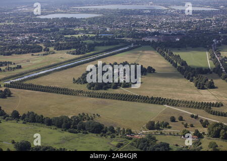 Luftaufnahme des Hampton Court Palace, London, Großbritannien Stockfoto