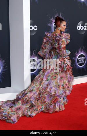 November 24, 2019, Los Angeles, CA, USA: LOS ANGELES - Nov 24: Halsey am 47 American Music Awards - Ankunft bei Microsoft Theater am 24 November, 2019 in Los Angeles, CA (Credit Bild: © Kay Blake/ZUMA Draht) Stockfoto
