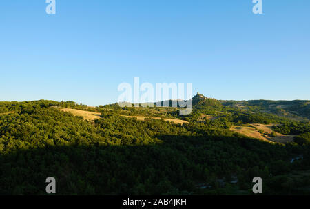 Ein Blick auf die Rocca d'Orcia/Rocca di Tentennano vom Hilltop Spa Village von Bagno Vignoni im Val d'Orcia in der Toskana Italien Stockfoto