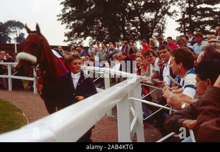 Ein Tag bei Pontefract Rennen, 1992, Bergbau Gemeinschaft zu spielen, West Yorkshire, Nordengland, Großbritannien Stockfoto