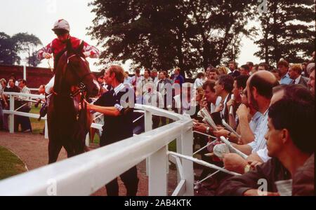 Ein Tag bei Pontefract Rennen, 1992, Bergbau Gemeinschaft zu spielen, West Yorkshire, Nordengland, Großbritannien Stockfoto