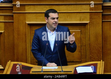 Athen, Griechenland. 25 Nov, 2019. Alexis Tsipras, Präsident von Syriza und Führer der Opposition, während seiner Rede im griechischen Parlament. (Foto von Dimitrios Karvountzis/Pacific Press) Quelle: Pacific Press Agency/Alamy leben Nachrichten Stockfoto