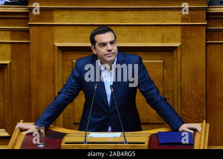 Athen, Griechenland. 25 Nov, 2019. Alexis Tsipras, Präsident von Syriza und Führer der Opposition, während seiner Rede im griechischen Parlament. (Foto von Dimitrios Karvountzis/Pacific Press) Quelle: Pacific Press Agency/Alamy leben Nachrichten Stockfoto