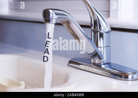 Blei in fließendem Wasser oder Stadt, Schriftzüge, führen' ist in den laufenden Wasserstrahl Stockfoto