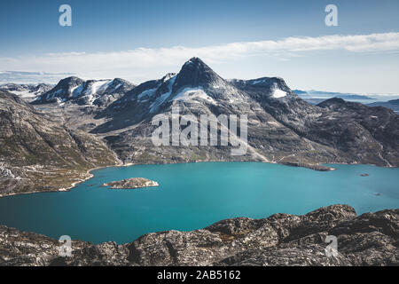 Grönland natur berge Landschaft Luftbild Drohne Foto zeigt erstaunliche Landschaft in der Nähe von Grönland Nuuk von Nuup Ukkusissat Kangerlua Fjord aus gesehen Stockfoto