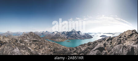 Grönland natur berge Landschaft Luftbild Drohne Foto zeigt erstaunliche Landschaft in der Nähe von Grönland Nuuk von Nuup Ukkusissat Kangerlua Fjord aus gesehen Stockfoto