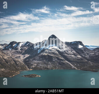 Grönland natur berge Landschaft Luftbild Drohne Foto zeigt erstaunliche Landschaft in der Nähe von Grönland Nuuk von Nuup Ukkusissat Kangerlua Fjord aus gesehen Stockfoto