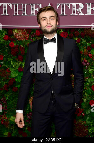 Douglas stand die Teilnahme an der 65. Evening Standard Theater Awards an das London Coliseum, London. Stockfoto