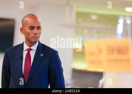 Watford Football Club, Watford, UK. 25 Nov, 2019. Der aussenpolitische Sprecher der Liberalen und Demokratischen Partei und Kandidat der Städte von London und Westminster, Chuka Umunna in Watford Football Club. Credit: Dinendra Haria/Alamy leben Nachrichten Stockfoto