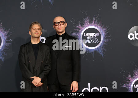 November 24, 2019, Los Angeles, CA, USA: LOS ANGELES - Nov 24: eine große grosse Welt - Tschad König, Ian Axel am 47 American Music Awards - Ankunft bei Microsoft Theater am 24 November, 2019 in Los Angeles, CA (Credit Bild: © Kay Blake/ZUMA Draht) Stockfoto