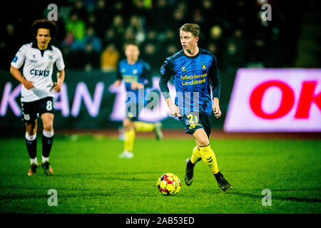 Aarhus, Dänemark. 24 Nov, 2019. Simon Hedlund (27) von Bröndby IF während der 3F Superliga Match zwischen AGF und Bröndby gesehen wenn an Ceres Park in Aarhus. (Foto: Gonzales Foto/Alamy leben Nachrichten Stockfoto