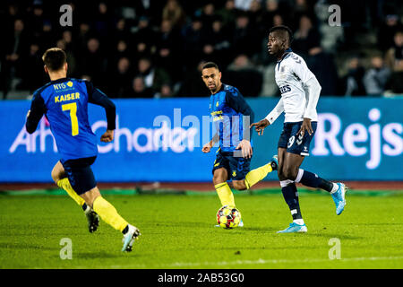 Aarhus, Dänemark. 24 Nov, 2019. Mustapha Bundu (19) der AGF während der 3F Superliga Match zwischen AGF und Bröndby gesehen wenn an Ceres Park in Aarhus. (Foto: Gonzales Foto/Alamy leben Nachrichten Stockfoto