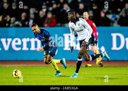 Aarhus, Dänemark. 24 Nov, 2019. Mustapha Bundu (19) der AGF während der 3F Superliga Match zwischen AGF und Bröndby gesehen wenn an Ceres Park in Aarhus. (Foto: Gonzales Foto/Alamy leben Nachrichten Stockfoto