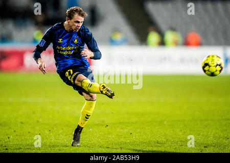 Aarhus, Dänemark. 24 Nov, 2019. Simon Hedlund (27) von Bröndby IF während der 3F Superliga Match zwischen AGF und Bröndby gesehen wenn an Ceres Park in Aarhus. (Foto: Gonzales Foto/Alamy leben Nachrichten Stockfoto