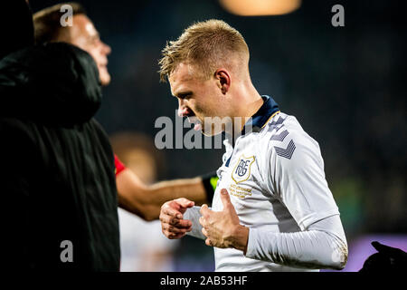 Aarhus, Dänemark. 24 Nov, 2019. Jon Thorsteinsson (17) der AGF während der 3F Superliga Match zwischen AGF und Bröndby gesehen wenn an Ceres Park in Aarhus. (Foto: Gonzales Foto/Alamy leben Nachrichten Stockfoto