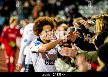 Aarhus, Dänemark. 24 Nov, 2019. Mustafa Amini (8) der AGF gesehen nach der 3F Superliga Match zwischen AGF und Bröndby IF an Ceres Park in Aarhus. (Foto: Gonzales Foto/Alamy leben Nachrichten Stockfoto