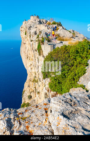 Mirador Es Colomer - Die wichtigsten Aussichtspunkt auf Cap de Formentor auf über 200 m hohen Fels, Mallorca, Spanien Stockfoto