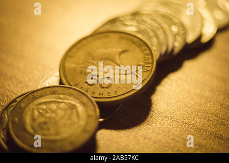 Alte Drachme Münzen auf den Tisch. Stockfoto