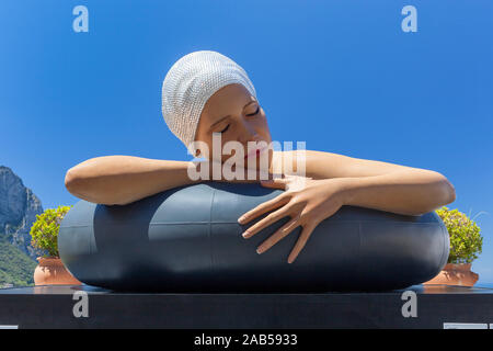 Das Überleben von Serena Skulptur von Carole Feuerman, Capri Stockfoto