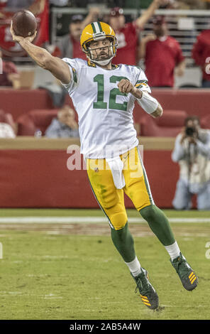 Santa Clara, Kalifornien, USA. 24 Nov, 2019. Green Bay Packers Quarterback Aaron Rodgers (12) am Sonntag, 24. November 2019, in Levis Stadion in Santa Clara, Kalifornien. Die 49ers besiegten die Verpacker 37-8. Credit: Al Golub/ZUMA Draht/Alamy leben Nachrichten Stockfoto