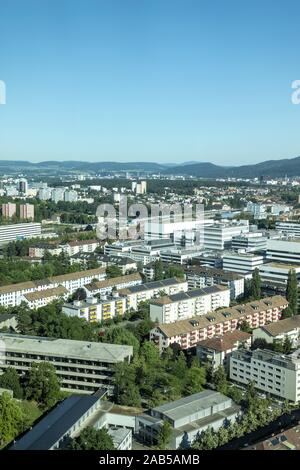 Stadtbild über Basel an einem sonnigen Tag in der Schweiz. Stockfoto