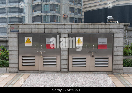 Geschlossene Türen an elektrischen Power Box in der Stadt Stockfoto