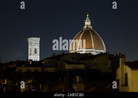 Florenz: Sicht auf Brunelleschis Dom und Giottos Glockenturm aus ungewohnter Position Stockfoto