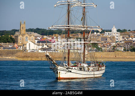 Die brig 'Astrid' in Mount's Bay aus Penzance, Cornwall, UK verankern. Sie sank an der Küste Irlands ein paar Tage nach diesem Foto gemacht wurde. Stockfoto