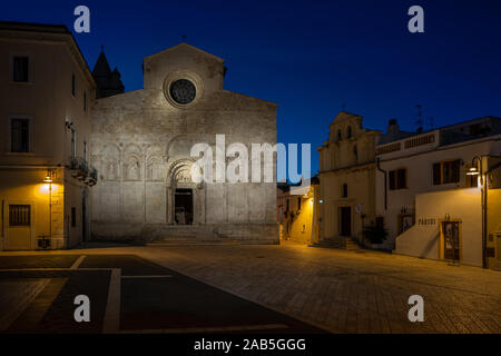 Kathedrale Santa Maria della Purificazione bei Nacht, Termoli, Molise, Italien, Europa Stockfoto