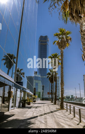 BARCELONA, SPANIEN - 24. AUGUST 2019: Gebäude und Architektur auf den Straßen der Stadt. Stockfoto