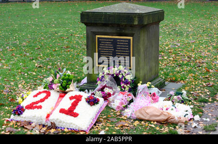 Birmingham Pub Bombardierungen Denkmal auf dem Gelände des St. Philip's Kathedrale, Birmingham, West Midlands, England, Großbritannien. Stockfoto