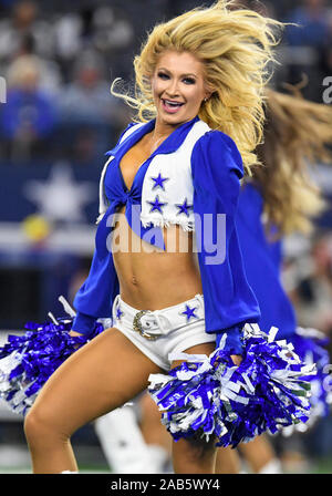 10.November 2019: Die Dallas Cowboys Cheerleaders durchführen, während ein NFL Spiel zwischen den Minnesota Vikings und die Dallas Cowboys bei AT&T Stadium in Arlington, TX Minnesota besiegt Dallas 28-24 Albert Pena/CSM Stockfoto