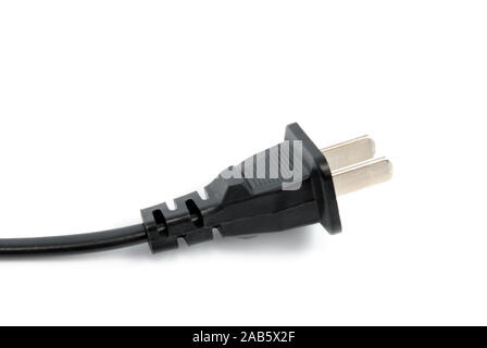 Elektrische Stecker und Kabel isoliert auf weißem Hintergrund Stockfoto