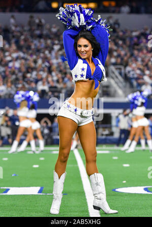 10.November 2019: Die Dallas Cowboys Cheerleaders durchführen, während ein NFL Spiel zwischen den Minnesota Vikings und die Dallas Cowboys bei AT&T Stadium in Arlington, TX Minnesota besiegt Dallas 28-24 Albert Pena/CSM Stockfoto