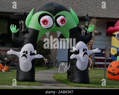 Aufblasbare Halloween-Display, Monroe, Washington, Staat. Stockfoto