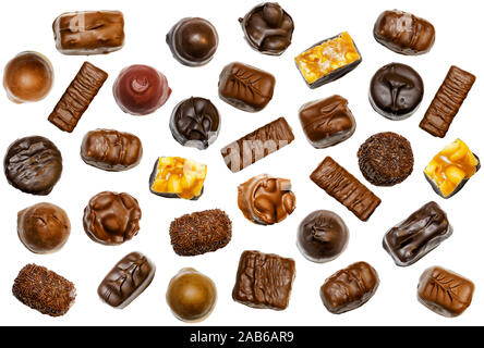 Verschiedene Pralinen, auf weißem Hintergrund, Freistellungspfad Stockfoto