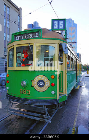 MELBOURNE, AUSTRALIEN-13 Jul 2019 - Blick auf den historischen Kreis Straßenbahn in der Innenstadt von Melbourne, der Hauptstadt von Victoria in Australien. Stockfoto